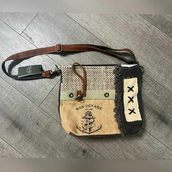 Myra BURLANDER PATCH SHOULDER
BAG
SKU: S-7912 NEW WITH TAG - Picture 7 of 8